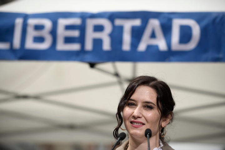 La presidenta de la Comunidad de Madrid y candidata del PP a la reelección, Isabel Díaz Ayuso, interviene en un acto de campaña en Chamberí, en Madrid.