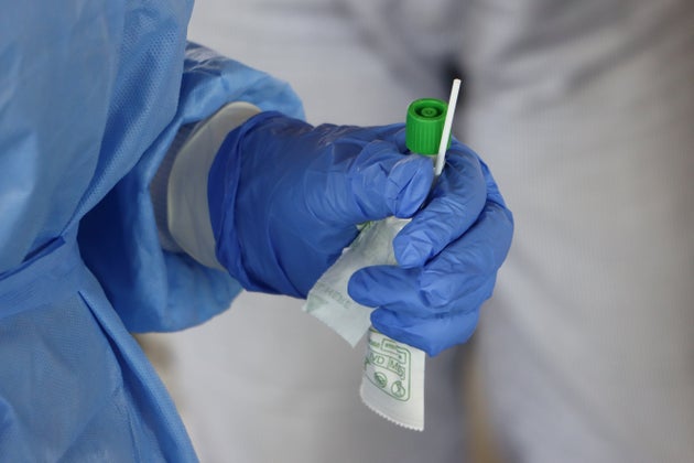 Πωλούσε πλαστές βεβαιώσεις COVID σε αποκλειστικές