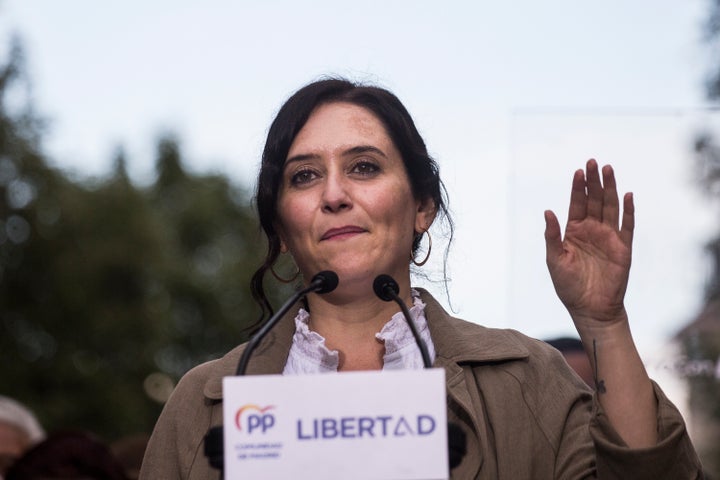 La presidenta de la Comunidad de Madrid, Isabel Díaz Ayuso, visita Fuenlabrada para un acto de campaña el 19 de abril de 2021.