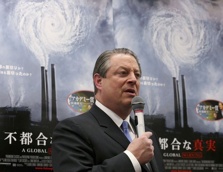 東京の丸善書店で行われた新刊『不都合な真実』のサイン会に出席するアル・ゴア元米国副大統領（2006年1月14日）