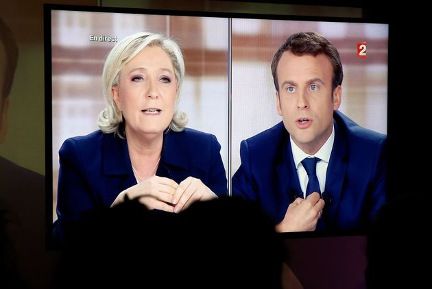 Le débat de l'entre-deux-tours de l'élection présidentielle entre Marine Le Pen et Emmanuel Macron, le 3 mai 2017. (Photo by Chesnot/Getty Images)