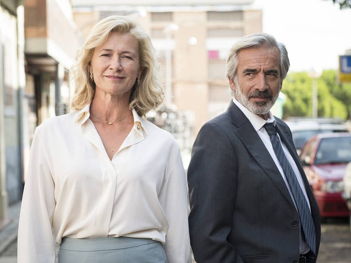 Ana Duato e Imanol Arias, Antonio Alcántara y Mercedes Fernández, en 'Cuéntame'.