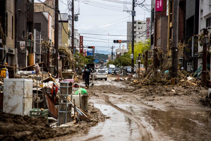 2020年7月8日。球磨川の氾濫で甚大な浸水被害を受けた熊本県人吉市の中心部