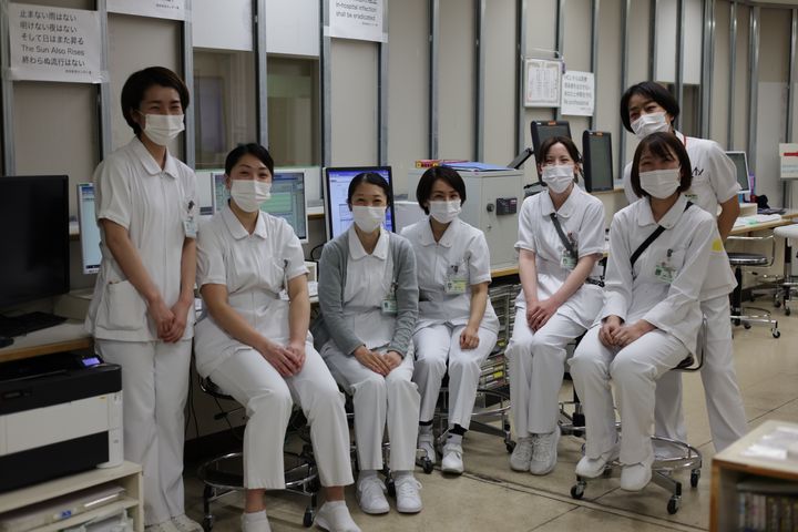 2021年2月4日、武蔵野赤十字病院のHCU(高度治療室)で働く看護師たち