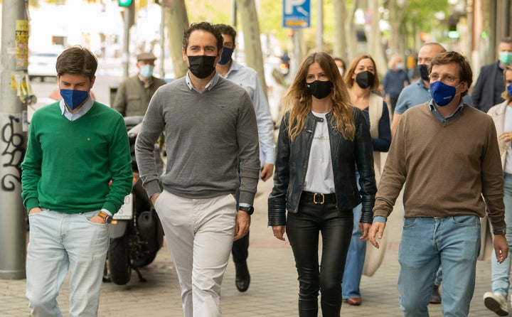 El expresidente de Nuevas Generaciones, Diego Gago, el secretario general del PP, Teodoro García Egea, la nueva presidenta de NNGG, Bea Fanjul, y el alcalde de Madrid, José Luis Martínez-Almeida.
