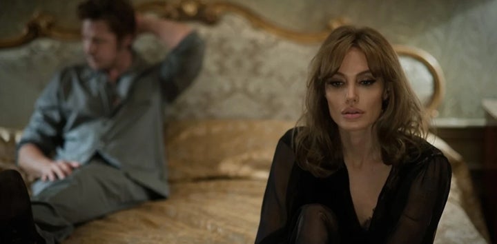 Angelina Jolie y Brad Pitt en 'Frente al mar'.