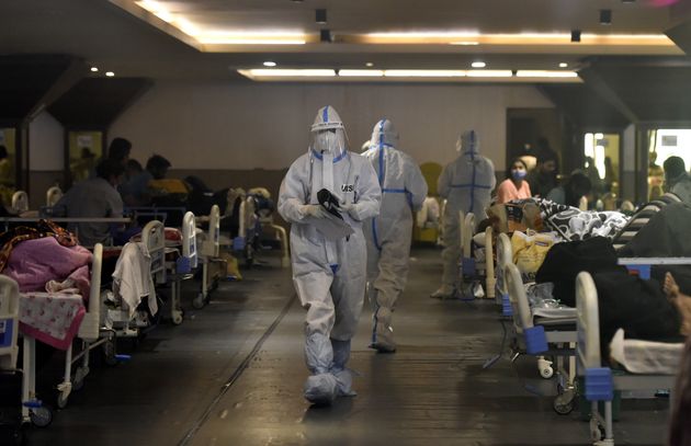 L'inde atteint un record mondial de nouveaux cas de Covid en 24h (Des patients dans un service Covid d'un hôpital de New Delhi en Inde, le 21 avril 2021. Photo par Sonu Mehta/Hindustan Times via Getty Images)