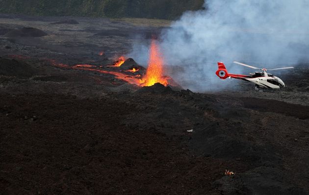 À La Réunion, deux randonneurs venus voir l'éruption du Piton de la Fournaise retrouvés morts (photo prise le 10 avril 2021, pendant l'éruption du Piton de la Fournaise à la Réunion)