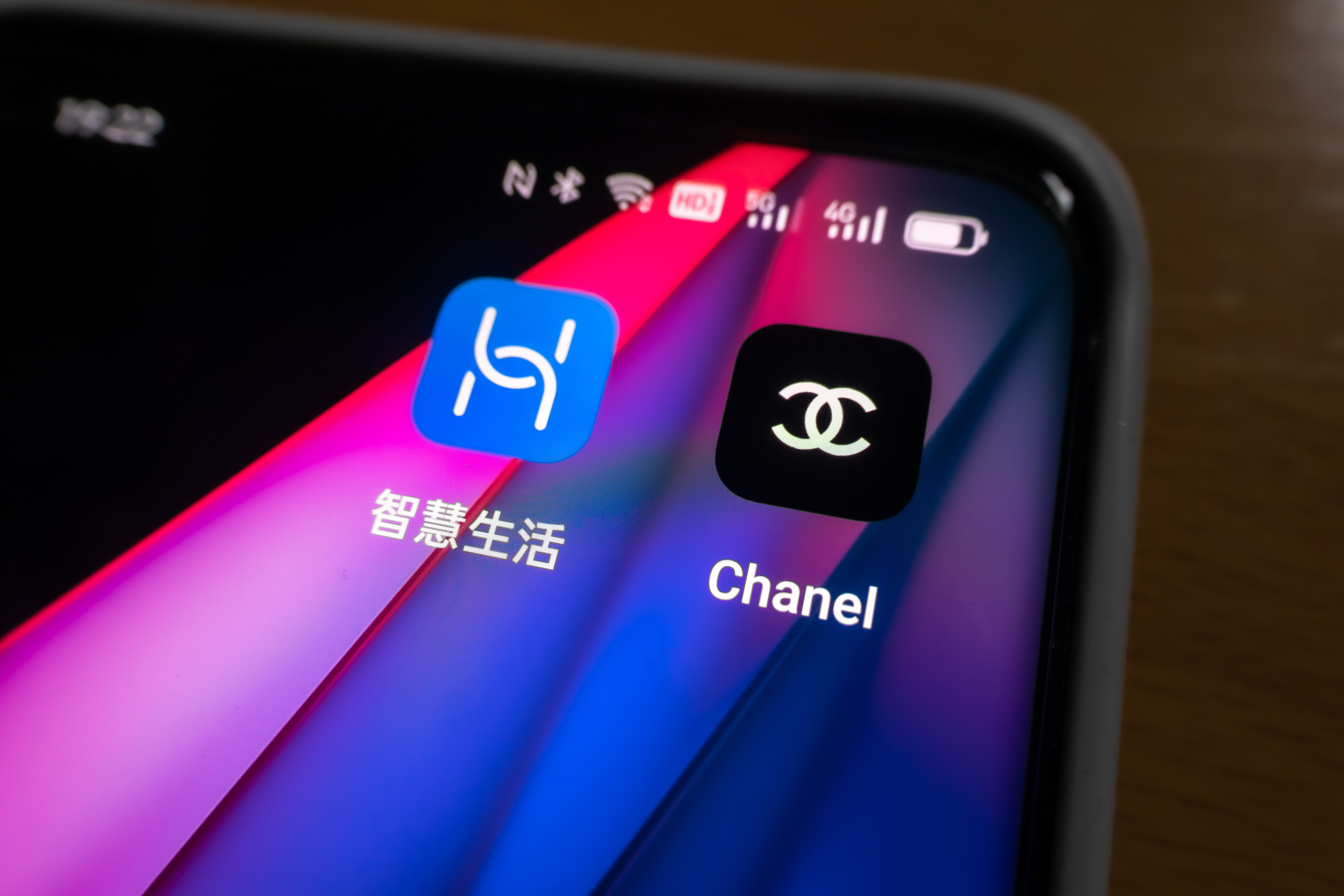 Chanel perd (encore) sa bataille de logos contre Huawei