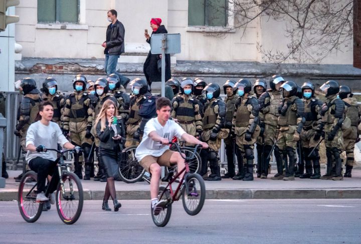 Russische Polizisten bereiten sich auf eine mögliche Kundgebung der Opposition zur Unterstützung des inhaftierten Oppositionsführers Alexei Navalny vor 