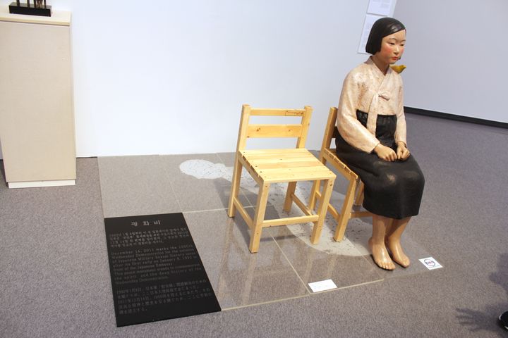 国際芸術祭「あいちトリエンナーレ2019」で展示された「平和の少女像」