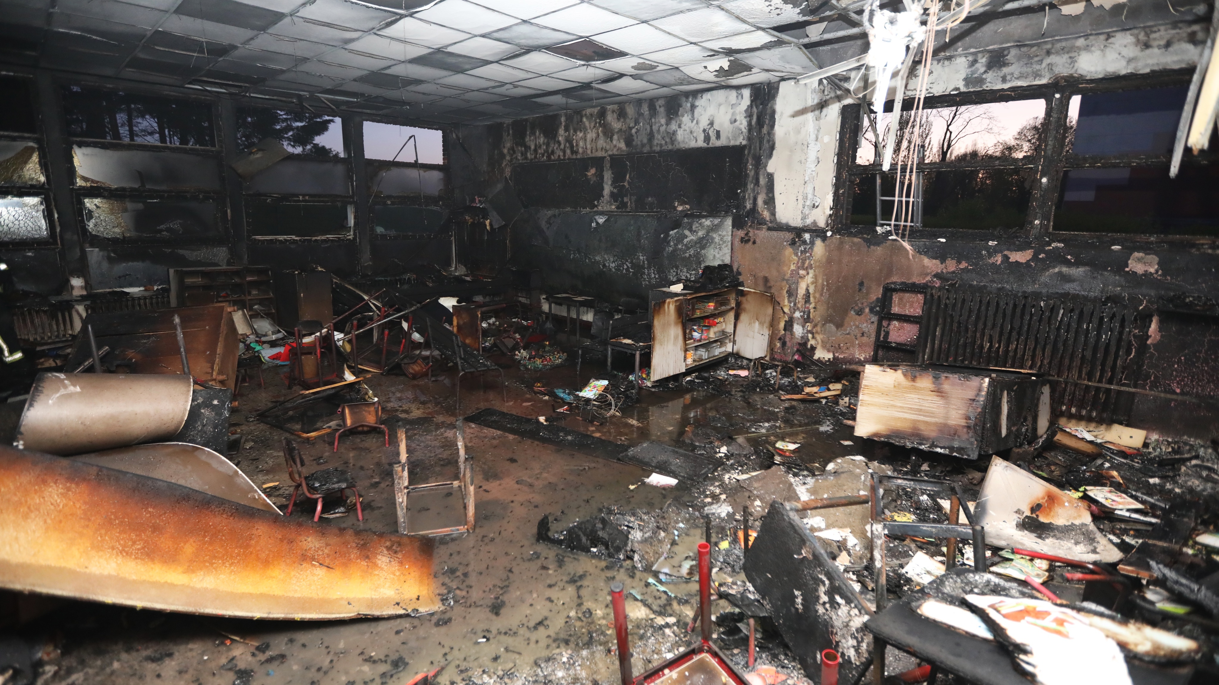 À Lille, un incendie ravage une école maternelle, Aubry dénonce un acte "volontaire"