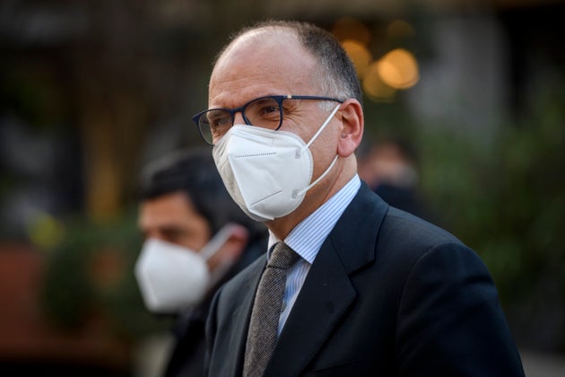 Più la sinistra erge barricate ideologiche, più la destra cresce nei sondaggi Più la sinistra erge barricate ideologiche, più la destra cresce nei sondaggi