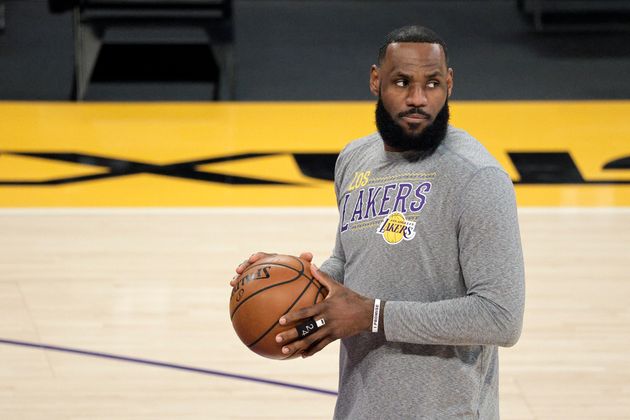 LeBron James sur le parquet du Staples Center à Los Angeles, le 20 mars 2021