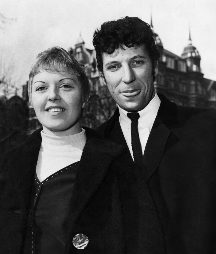 Tom Jones with his wife Linda in 1965