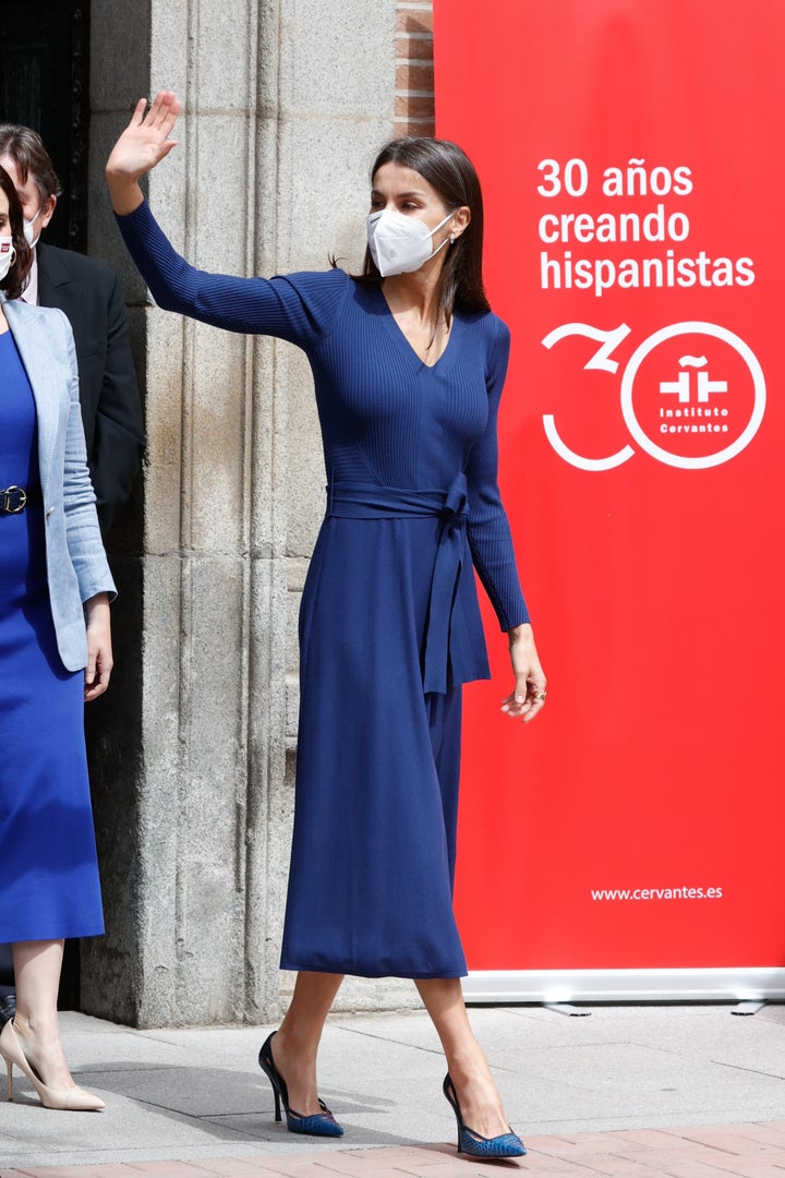 La reina, a la salida del Instituto Cervantes.