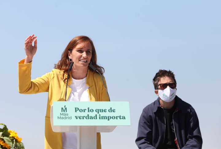 La candidata de Más Madrid a la presidencia de la Comunidad de Madrid, Mónica García, y el líder de Más País, Íñigo Errejón, en el acto de inicio de campaña en Vallecas.