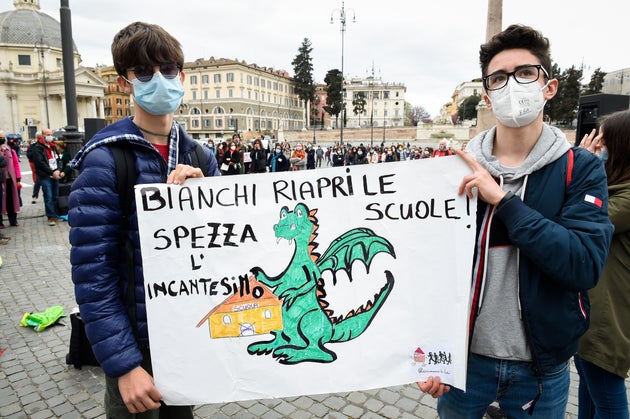 "Bravo Figliuolo sulla scuola. Qui si rischia di perdere un altro anno" "Bravo Figliuolo sulla scuola. Qui si rischia di perdere un altro anno"