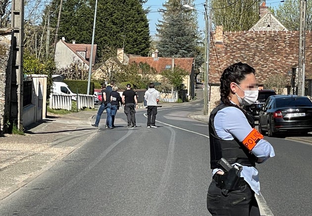 Policiere Tuee A Rambouillet Ce Que L On Sait De L Assaillant Abattu Le Huffpost Policiere Tuee A Rambouillet Ce Que L On Sait De L Assaillant Abattu Le Huffpost