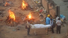 India’s Crematoriums Overwhelmed As Coronavirus ‘Swallows People’ India’s Crematoriums Overwhelmed As Coronavirus ‘Swallows People’