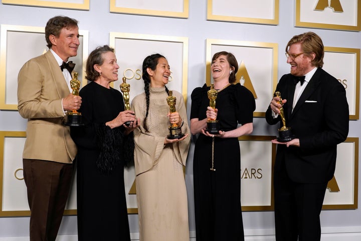 La noche de 'Nomadland': los premios Oscar 2021 en GIFS | El HuffPost Life