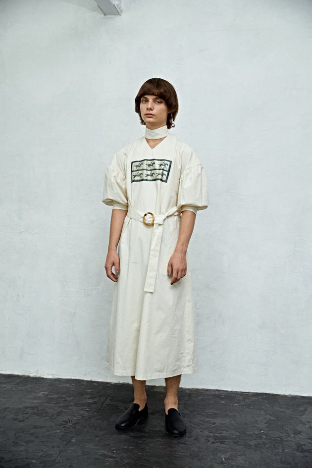 『MIKAGE SHIN』のHorse Dressは、ジェンダーレスに着用することができるようにデザインされている