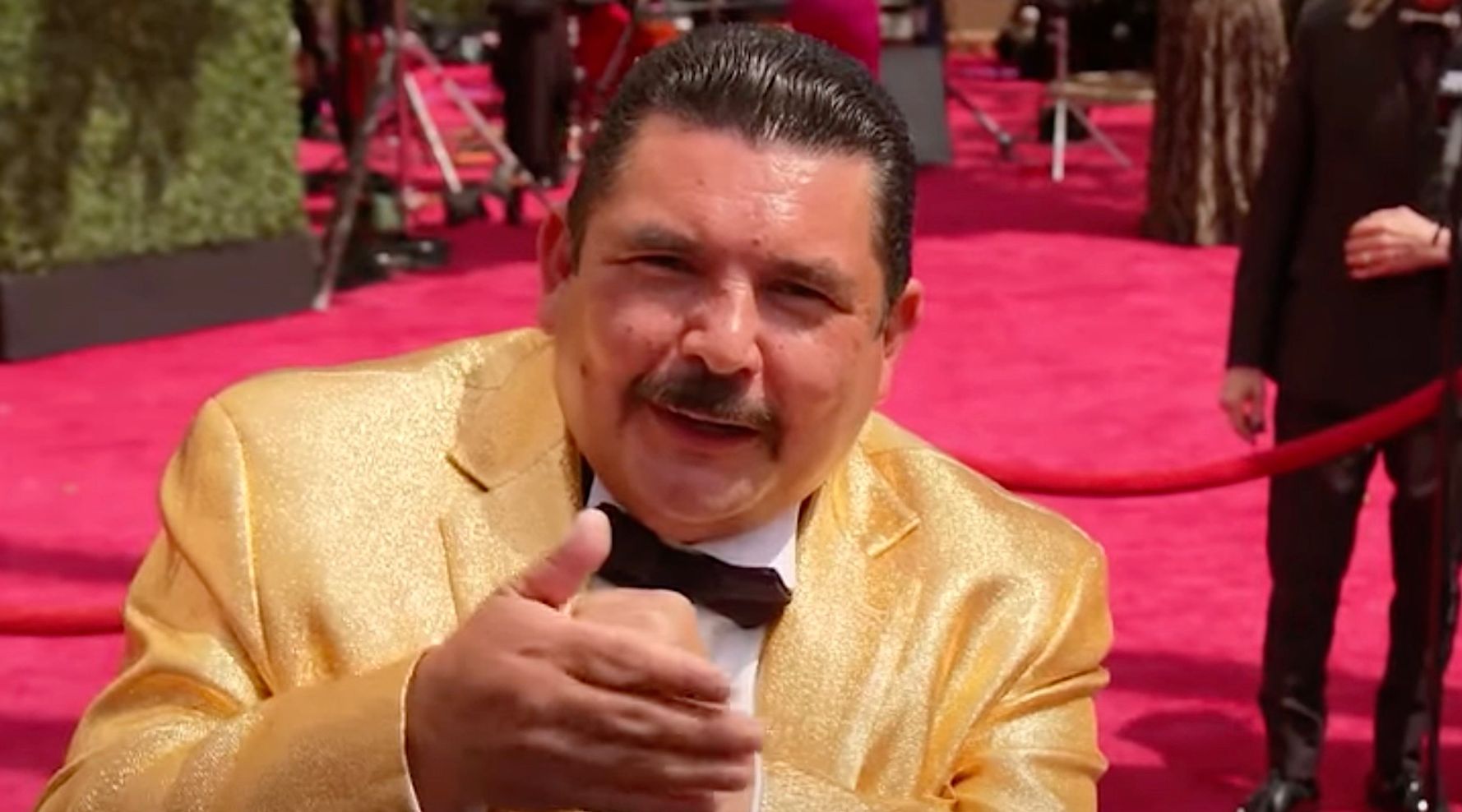 Kimmel Red Carpet Bit Goes Delightfully Off The Rails With Sign-Language Farts