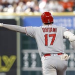 大谷翔平の“二刀流”劇場、ファンが驚いたのは「セーフティーバント」だった。「やりたい放題」と話題に【動画】