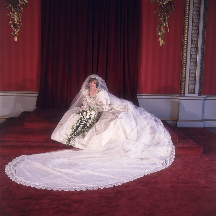 Diana de Gales con su vestido de novia.