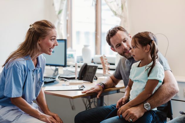 Les jeunes enfants ont besoin d’être rassurés sur le fait qu’ils n’ont rien à voir avec cette séparation et que leurs parents les aimeront toujours.