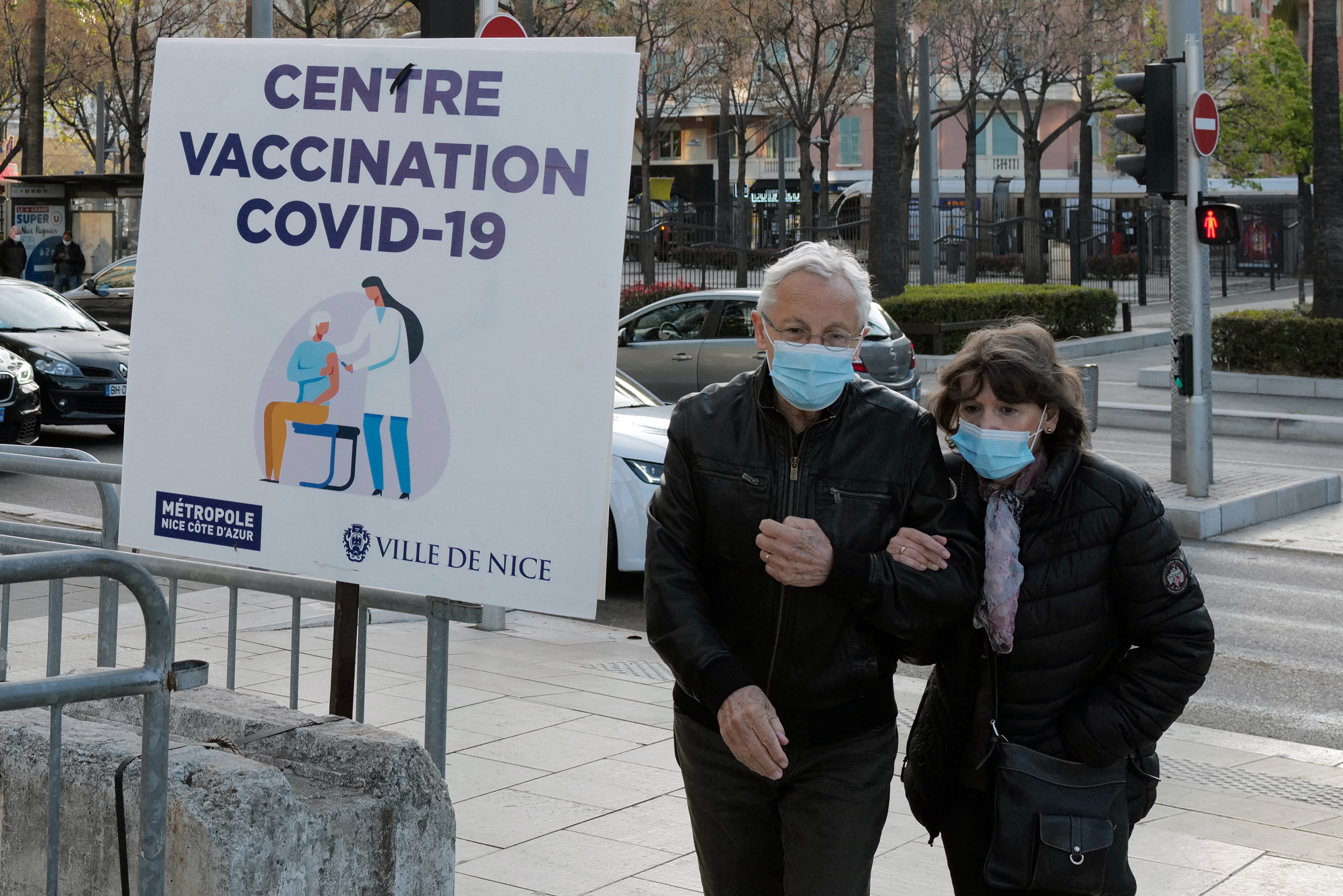 20 millions d'injections pour quelle protection? "L'échec vaccinal" en questions