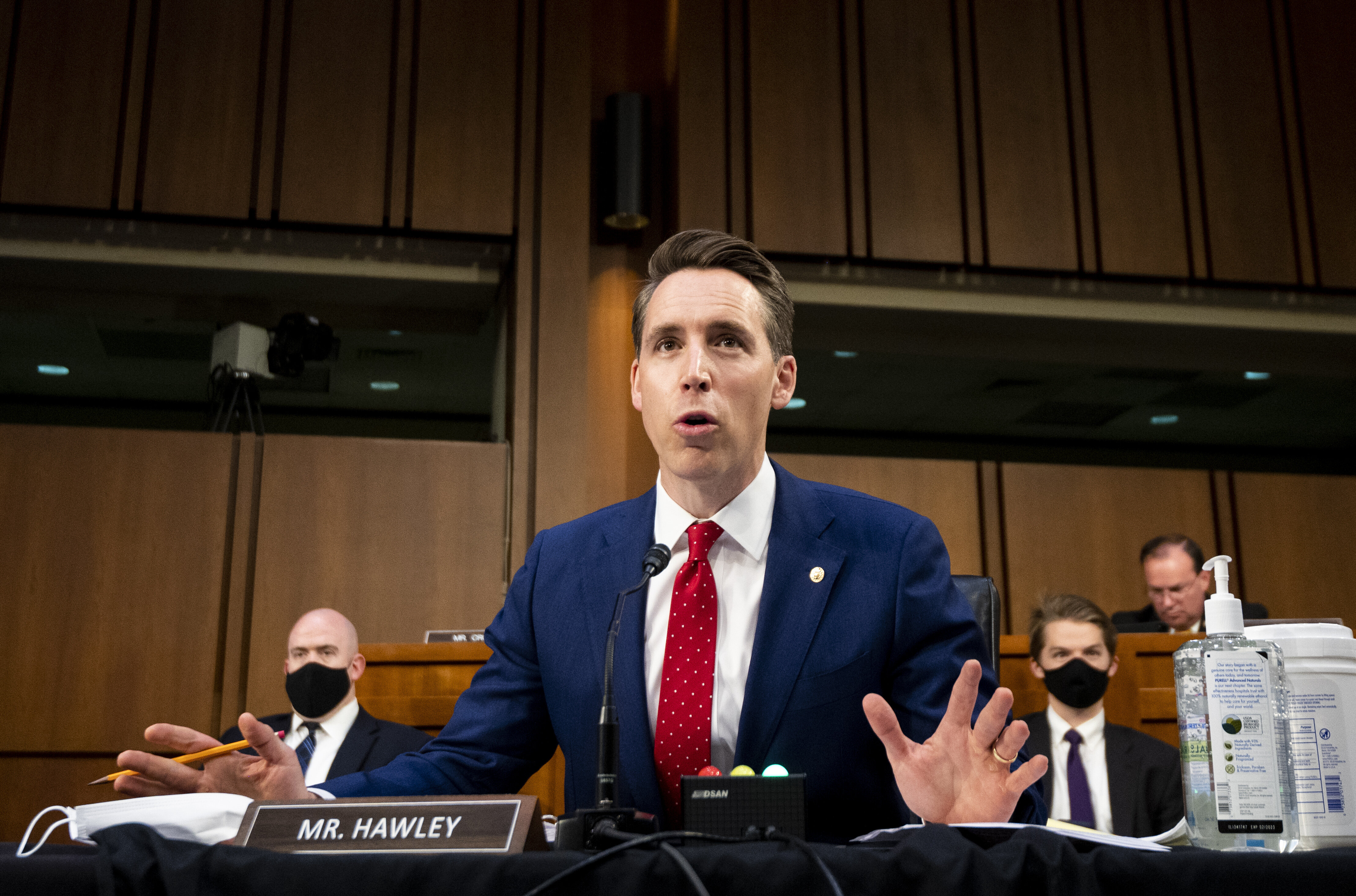 Local Idiot Josh Hawley Mocked For His Most Clueless Big Tech