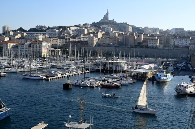 Le président d'un club nautique marseillais démissionne après des propos racistes (Photo prétexte du Vieux-Port de Marseille, par NICOLAS TUCAT / AFP)