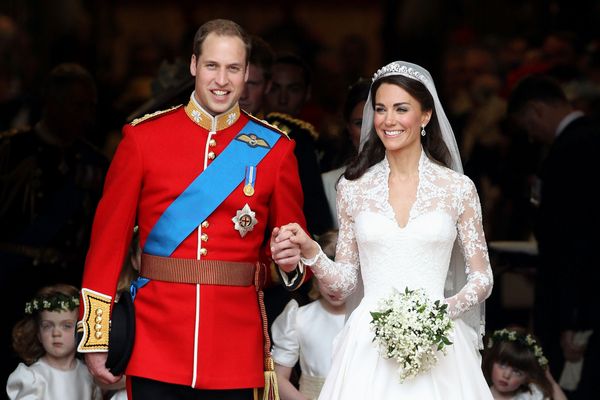 The new Duke and Duchess of Cambridge smile following their royal wedding ceremony at&nbsp;Westminster Abbey on April 29, 201