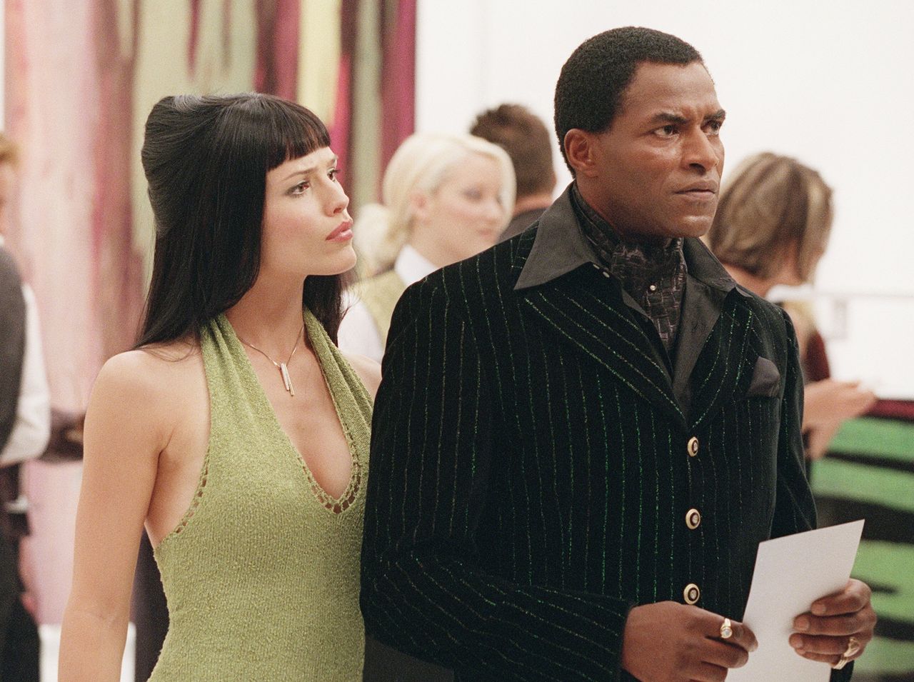 Jennifer Garner and Carl Lumbly in a first season episode of "Alias." Garner told HuffPost, “I have been waiting for Carl Lumbly to have his day.”