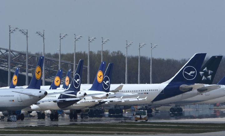 8 Απριλίου 2021. Ο στόλος της Lufthansa καθηλωμένος σε μεγάλο ποσοστό λόγω πανδημίας και κλειστών συνόρων. (Photo by Christof STACHE / AFP) (Photo by CHRISTOF STACHE/AFP via Getty Images)