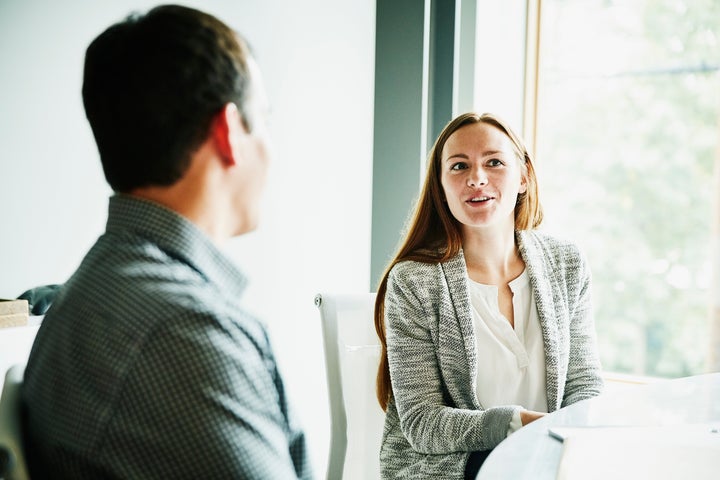 How To Talk To Someone Who Doesnt Make Eye Contact Huffpost Life