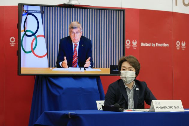 東京五輪・パラリンピックに向け5者協議で、IOCのバッハ会長の発言を聞く大会組織委員会の橋本聖子会長（4月28日撮影）