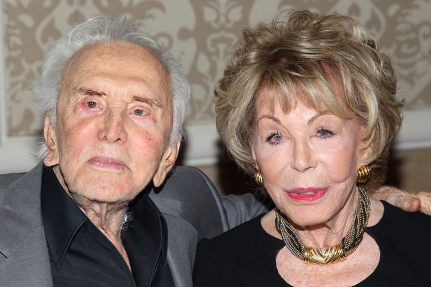 Kirk Douglas et sa femme Anne Douglas lors du 