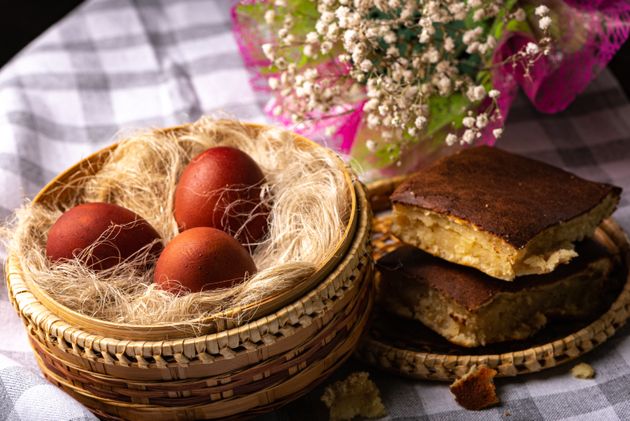 Τα κόκκινα αυγά του Πάσχα, οι αρχαίες ρίζες και τα έθιμα που χάνονται στα βάθη του