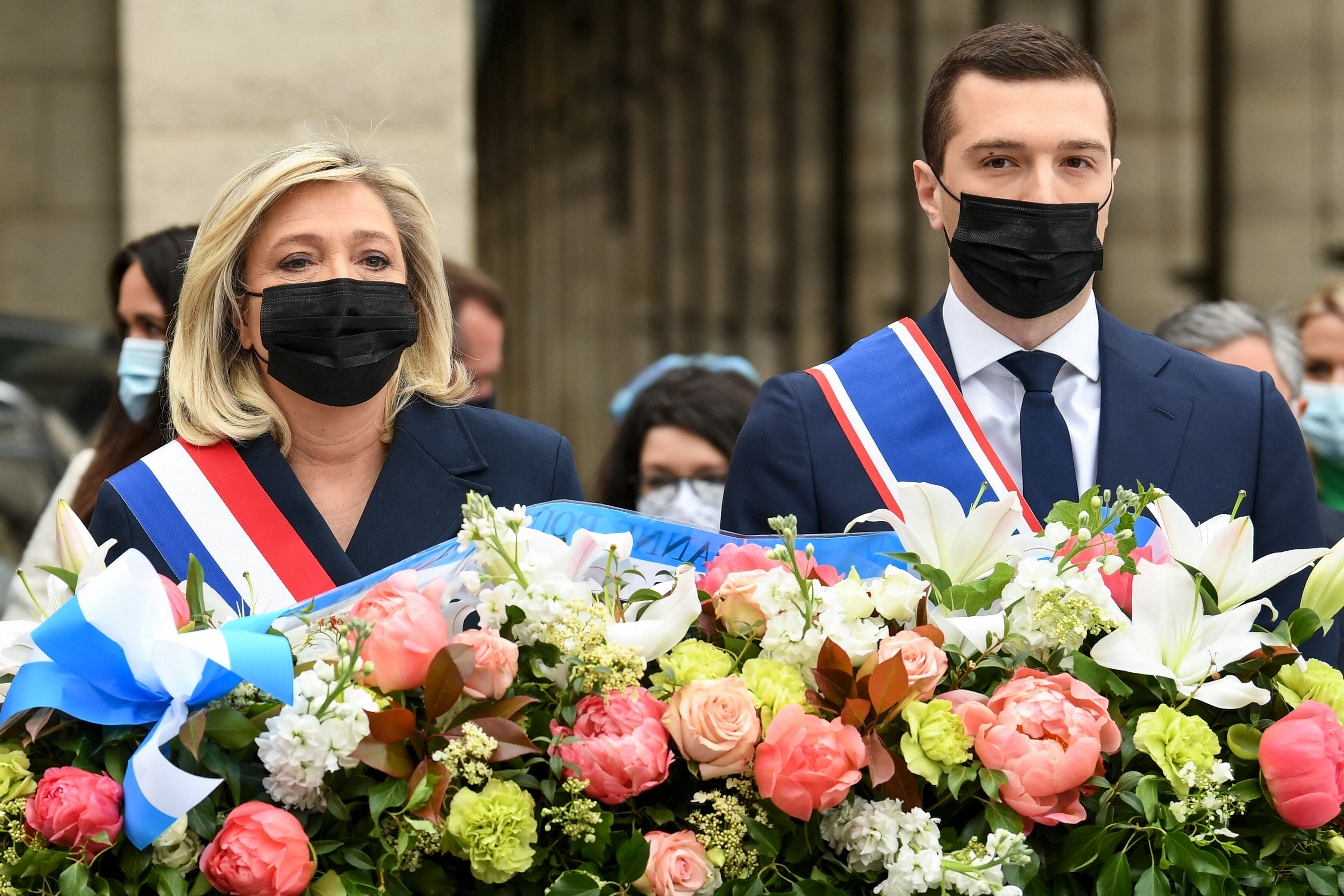 Marine Le Pen prédit un "chaos général" en cas de réélection d'Emmanuel Macron