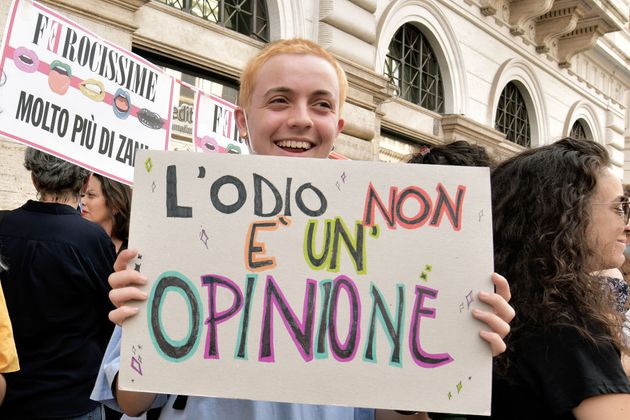 Cosa prevede il ddl Zan contro l'omofobia | L'HuffPost