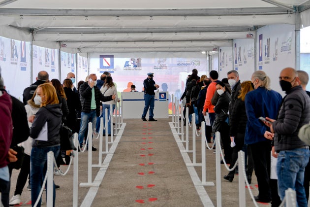 Figliuolo scrive alle Regioni | "Dal 16 agosto vaccini senza prenotazione a 12-18enni" Così la rincorsa agli over 50 passa in secondo piano - Vimarsana News