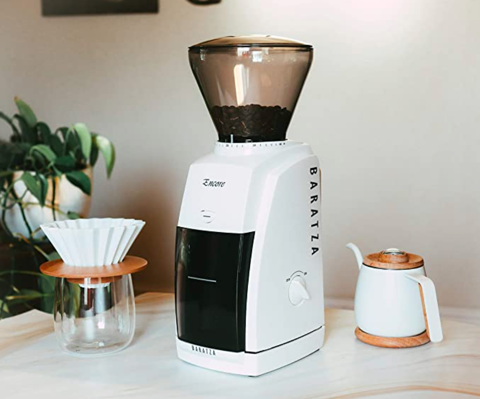 This Coffee Grinder with Integrated Scale Is a Coffee Helper