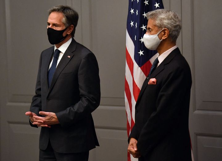 Ο Ινδός υπουργός Εξωτερικών (δεξιά) με τον Αμερικανό ομόλογό του, μετά την συνάντησή τους στο Λονδίνο.