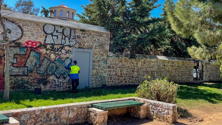 Αντι-γκράφιτι παρέμβαση στην Ερμού