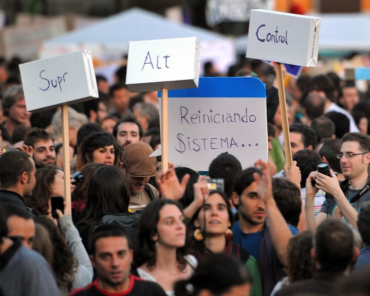 Pancarta 'Reiniciando el sistema' del 15-M.