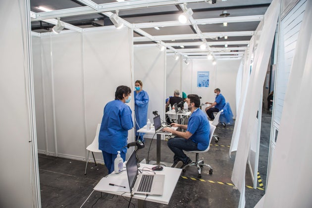 «Πόλεμος» για την άρση της πατέντας των εμβολίων κατά του