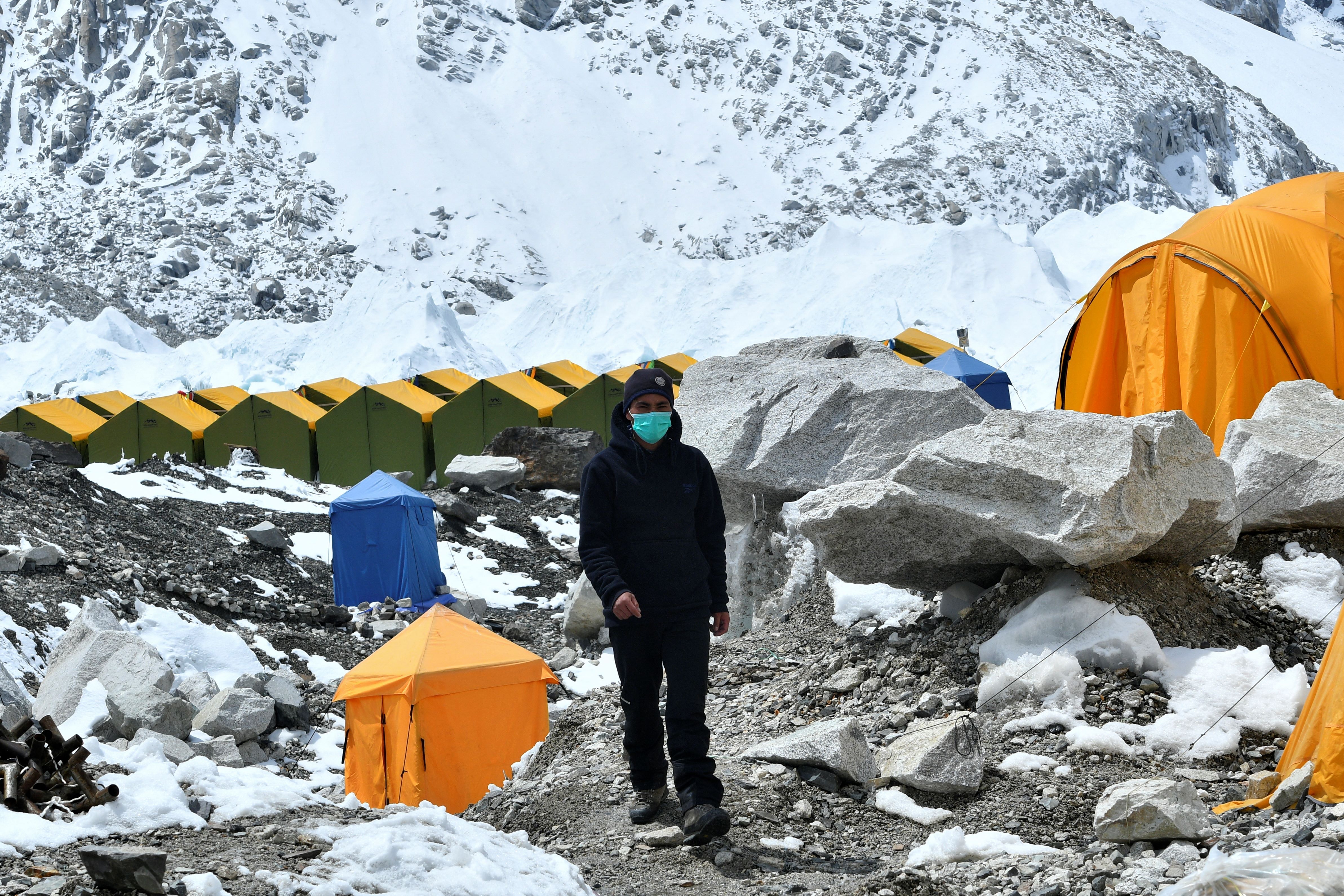 Pourquoi le Covid menace l'alpinisme dans l'Himalaya ?