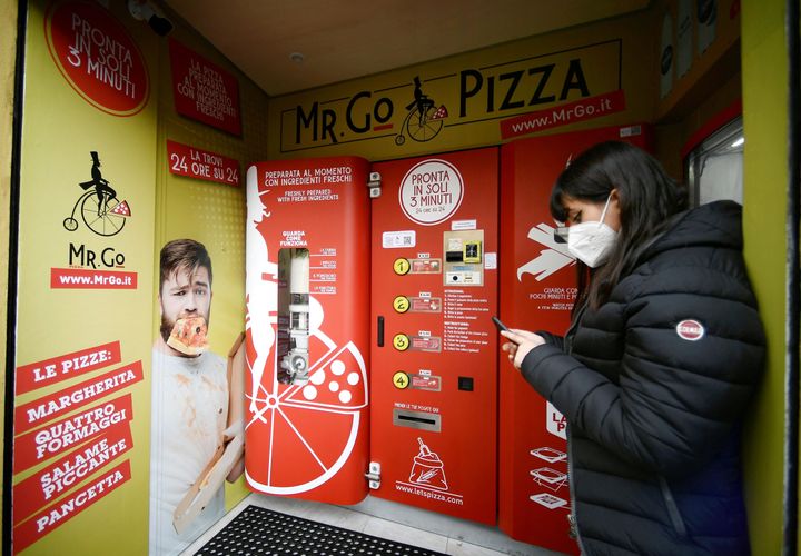 ローマに初めて登場した、ピザの自動販売機「ミスター・ゴー・ピザ」（2021/4/29）